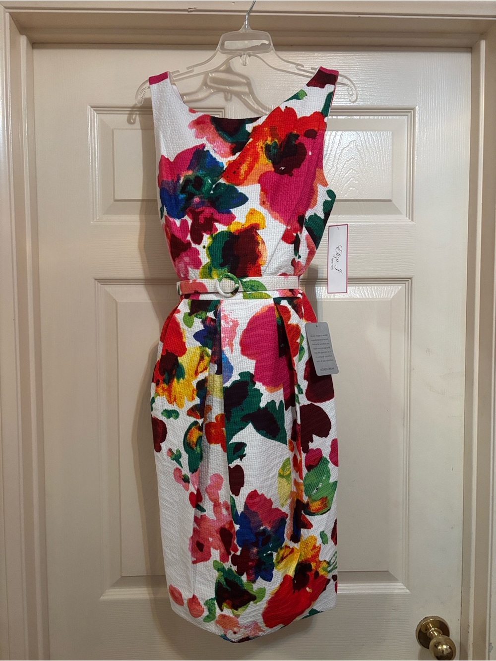 Size 4 Brand new Eliza J White Floral Textured Belted Sheath Dress